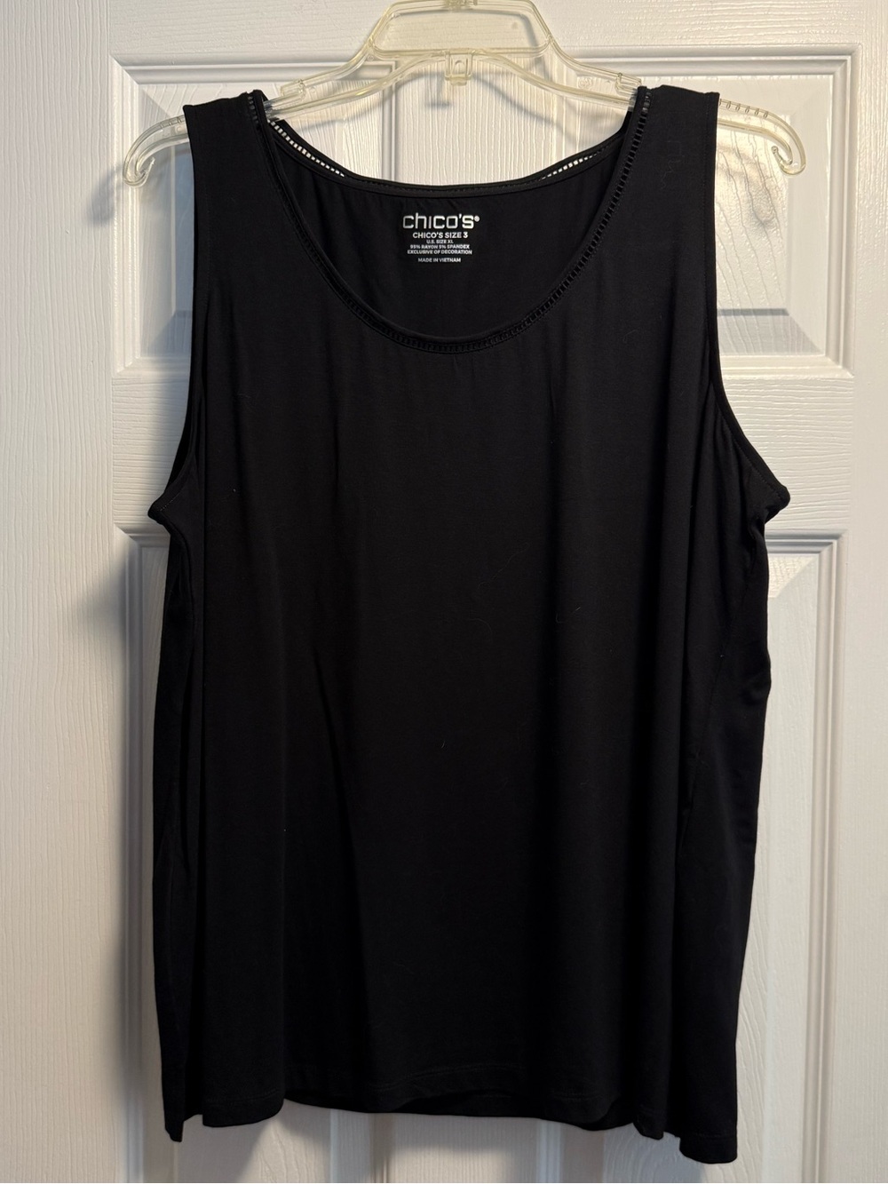 Chico's Solid Black Scoop Neck Tank